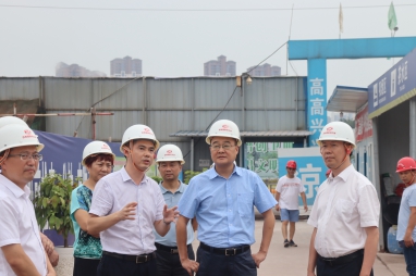 集團(tuán)公司董事長鄧華帶隊(duì)前往內(nèi)江市、隆昌市考察紡織、糧食儲(chǔ)運(yùn)、撬裝加油等項(xiàng)目