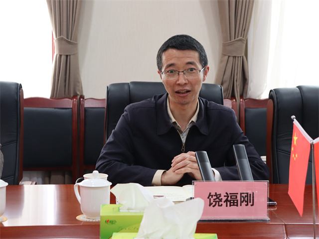 鄧華會見宜賓市供銷社黨委書記、理事會主任饒福剛一行