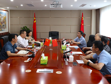 鄧華會(huì)見四川大學(xué)教授葉光斗、巨石集團(tuán)成都有限公司執(zhí)行董事、總經(jīng)理陳杰等一行