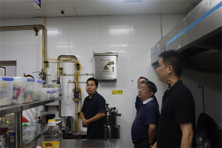 省供銷社黨組成員、理事會副主任向偉益帶隊檢查指導(dǎo)棉麻集團(tuán)安全生產(chǎn)工作